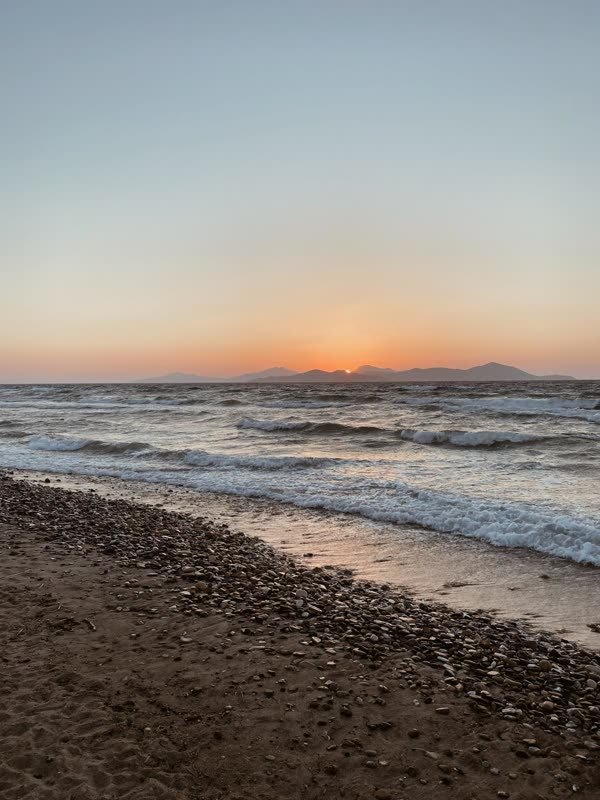 Sonnenuntergang über dem Meer mit Blick auf die Nachbarinseln von Kos