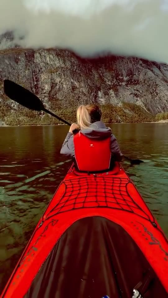Kajakfahrt auf einem norwegischen Fjord